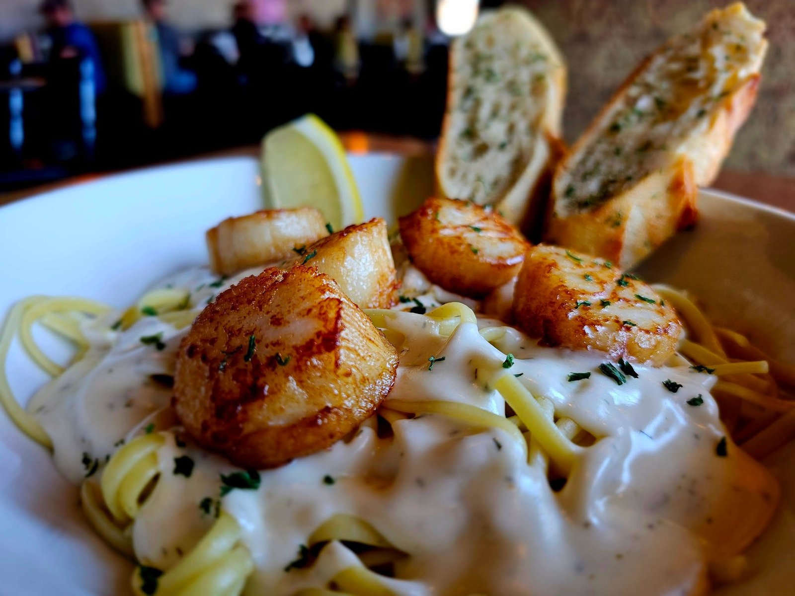 Lemon Garlic Scallop Pasta